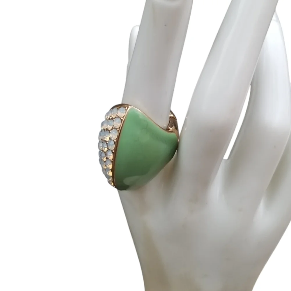 VINTAGE GOLDTONE WITH MINT GREEN ENAMEL & BLUISH WHITE RHINESTONE STRETCH RING